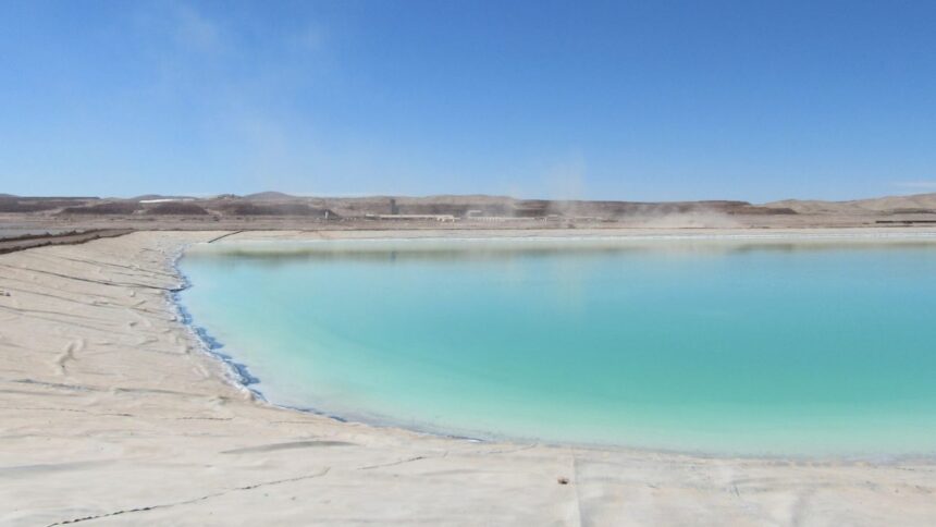 Empresa Minera en Antofagasta Enfrenta Sanción de 5.000 UTA por Exceder Capacidad de Pozas de Evaporación