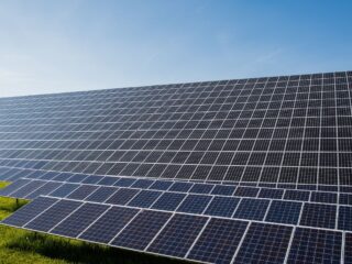 Chile aprueba 32 proyectos de inversión por US$1.443 millones en sectores energético e inmobiliario