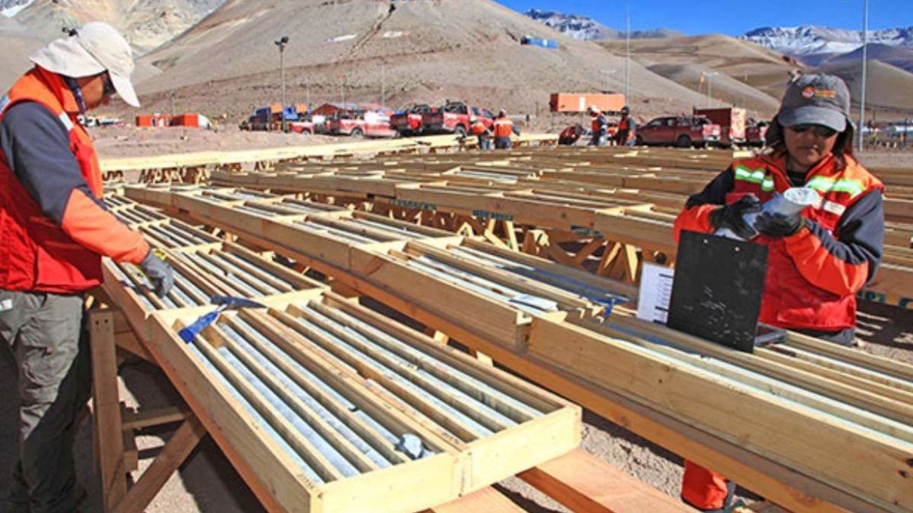 Inversión de $52 Millones Impulsa Proyecto Minero en Tierra Amarilla: Norte Abierto Explorará Potencial de Oro y Cobre en Atacama