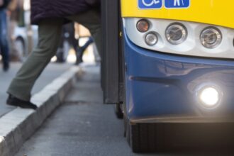 Descuento del 50% en Transporte para Mayores de 65: Cómo Acceder a los Beneficios y Requisitos