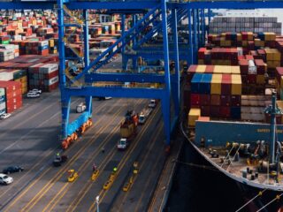 Exportaciones chilenas marcan récord de US$52.817 millones en primer semestre impulsadas por minería y servicios