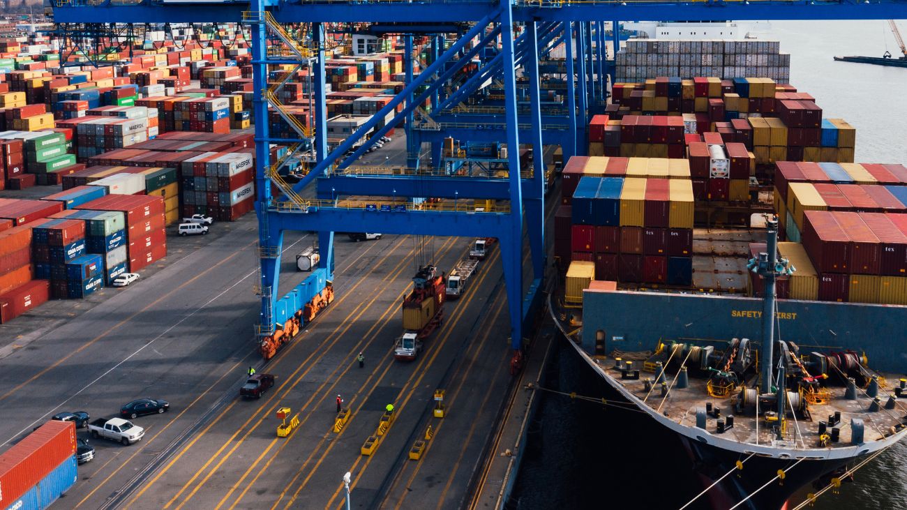 Exportaciones chilenas marcan récord de US$52.817 millones en primer semestre impulsadas por minería y servicios