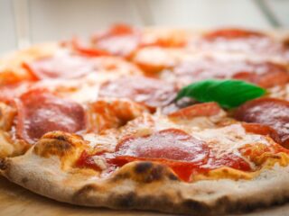 Descubre las Mejores Ofertas del Día Nacional de la Pizza en Chile: Promociones Exclusivas en Papa Johns, Sbarro y Más