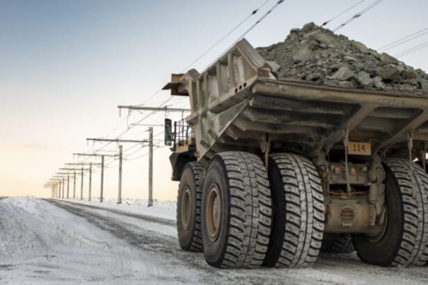 Tecnología Trolley Assist en Chile logra reducción del 97,6% en emisiones de CO₂ en camiones mineros y promueve eficiencia operativa