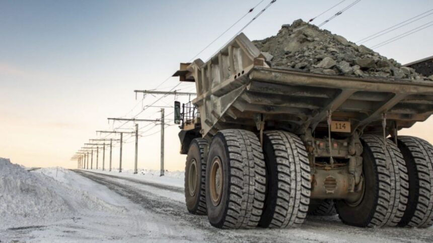 Tecnología Trolley Assist en Chile logra reducción del 97,6% en emisiones de CO₂ en camiones mineros y promueve eficiencia operativa