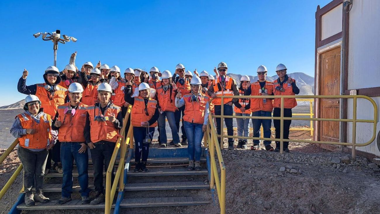 Estudiantes de Ingeniería en Metalurgia de Inacap Calama Amplían Conocimientos en Visita a Codelco Ministro Hales