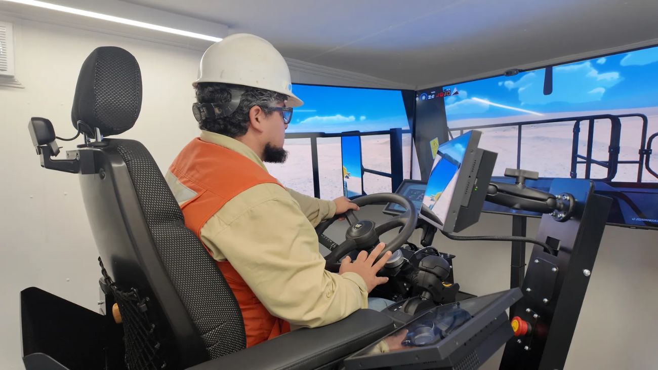Simulador CAEX en Chile: Revolucionando el Entrenamiento de Operadores para una Minería Más Segura y Eficiente