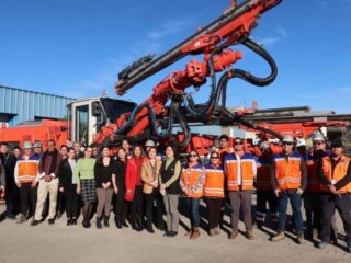 Atacama Kozan Revoluciona la Minería con Innovador Jumbo de Perforación Sandvik DD321 para Mayor Eficiencia y Seguridad