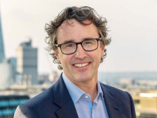 Simon Trott asumirá como CEO de Rio Tinto en agosto 2025: liderará expansión y control de costos en etapa crítica