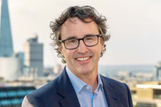 Simon Trott asumirá como CEO de Rio Tinto en agosto 2025: liderará expansión y control de costos en etapa crítica