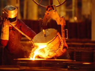Antofagasta Minerals apunta a 700 mil toneladas de cobre en 2025 con reducción de costos gracias a mayor producción de oro y molibdeno