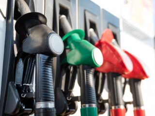 Importante caída en la bencina: revisa cómo variará el precio de los combustibles desde este jueves