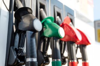 Importante caída en la bencina: revisa cómo variará el precio de los combustibles desde este jueves