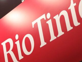 Fuerte impulso del mineral de hierro y envíos de Rio Tinto Group