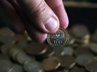 Increíble hallazgo: Desvelan moneda chilena de $100 valorada en $1.000.000