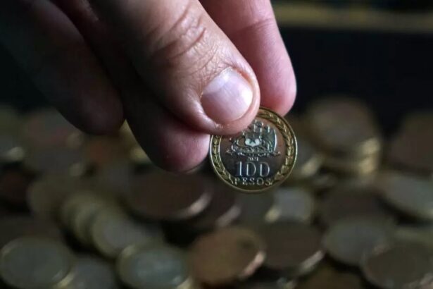 Increíble hallazgo: Desvelan moneda chilena de $100 valorada en $1.000.000