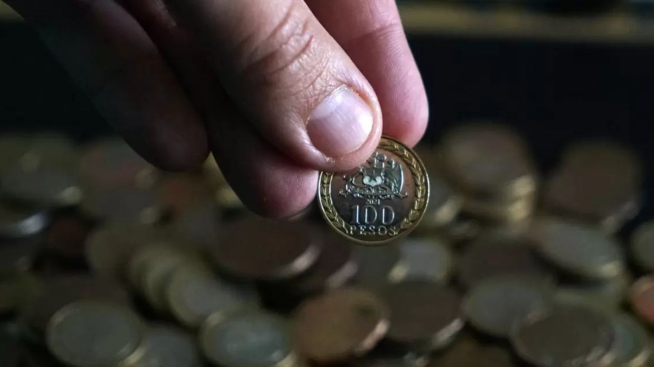 Increíble hallazgo: Desvelan moneda chilena de $100 valorada en $1.000.000
