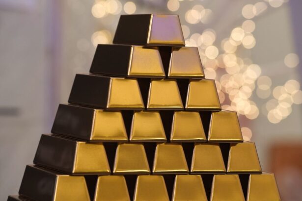 Alza del oro por incertidumbre en comercio y bonos de EE. UU