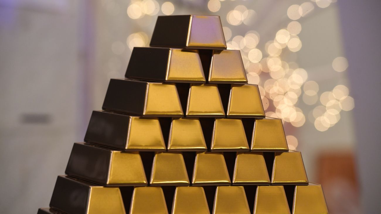 Alza del oro por incertidumbre en comercio y bonos de EE. UU