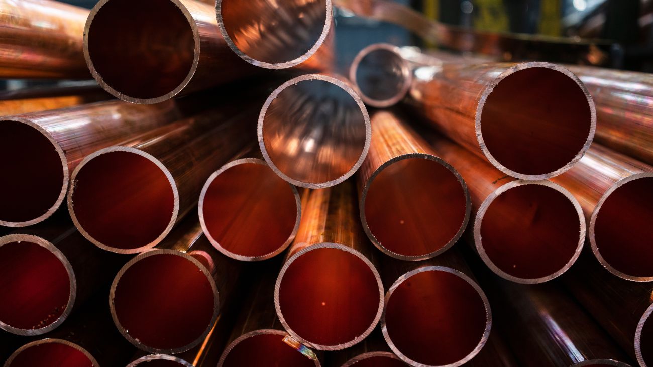 Alza récord en precio del cobre por inminente aplicación de aranceles