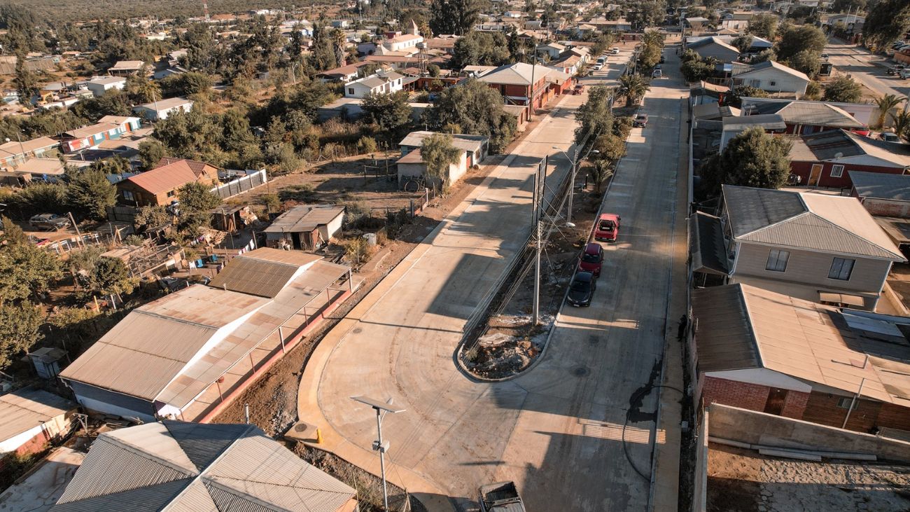Avanza proyecto colaborativo de pavimentación y alcantarillado en Caimanes