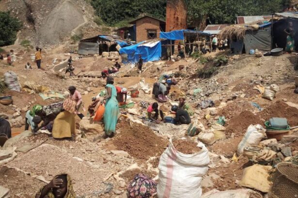 Intensa operación de rescate en mina de oro colapsada en Congo