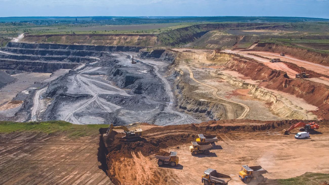 Ghana acorta licencias mineras y fomenta inversión comunitaria: lo que debes saber