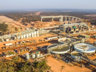 First Quantum considera prepago de oro para elevar su balance en Zambia