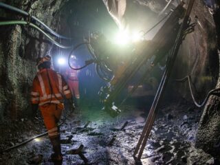 Enaex y Codelco logran la tronadura subterránea remota pionera en Chile