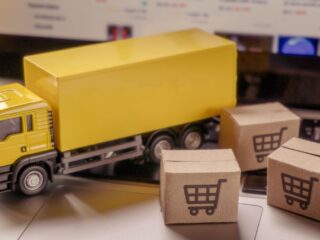 Auge del eCommerce desafía la logística terrestre en Chile con entregas efectivas
