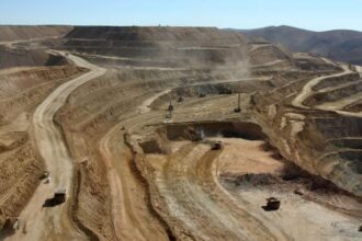 Teck reduce producción en Quebrada Blanca: problemas en almacenamiento de relaves