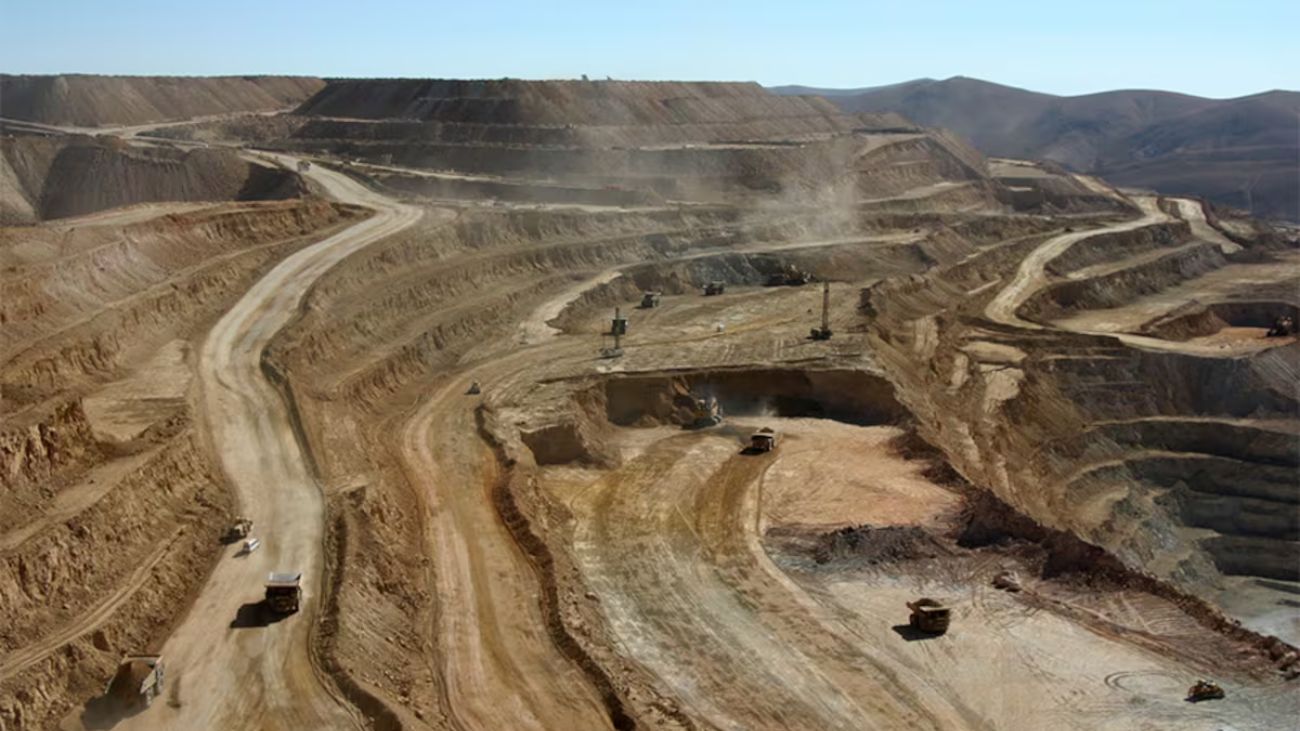 Teck reduce producción en Quebrada Blanca: problemas en almacenamiento de relaves