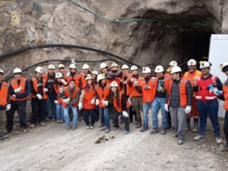 Visita a Mina El Bronce: Alumnos de Minería enriquecen conocimientos prácticos