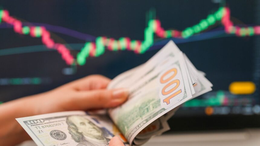 Acuerdo comercial entre UE y EEUU impulsa dólar en Chile a $970