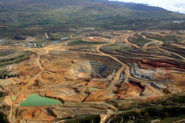 Minería ilegal de oro en Perú podría superar exportaciones legales: 2025