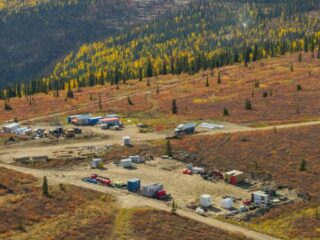 Venta de acciones de Kinross en proyecto White Gold en Yukon