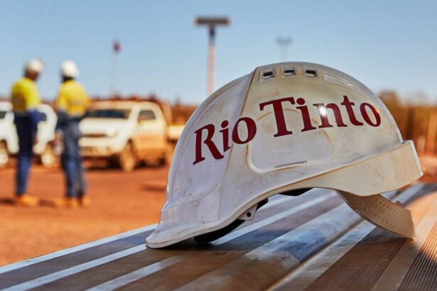 Rio Tinto afronta desafíos financieros por bajos precios del hierro