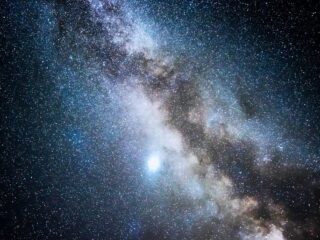 Evidencia de Canibalismo Galáctico: Vía Láctea "devora" otra galaxia