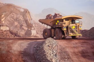Producción Industrial en Chile: Alza en Manufactura y Descenso en Minería