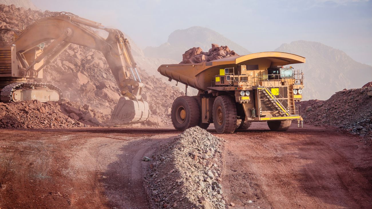 Producción Industrial en Chile: Alza en Manufactura y Descenso en Minería
