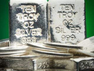 Plata con Perspectivas Alcistas y Potencial "Apretón" en el Mercado