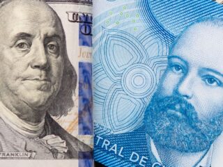 Dólar se fortalece: cierre en $982 tras arancel al cobre