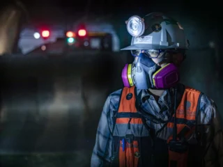 Codelco abre vacantes: postula a trabajos en la minería con sueldos desde $1.5 millones