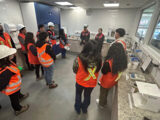 Del laboratorio a la industria: cómo la química abre camino a los jóvenes técnicos profesionales