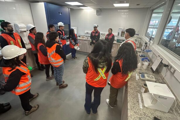 Del laboratorio a la industria: cómo la química abre camino a los jóvenes técnicos profesionales