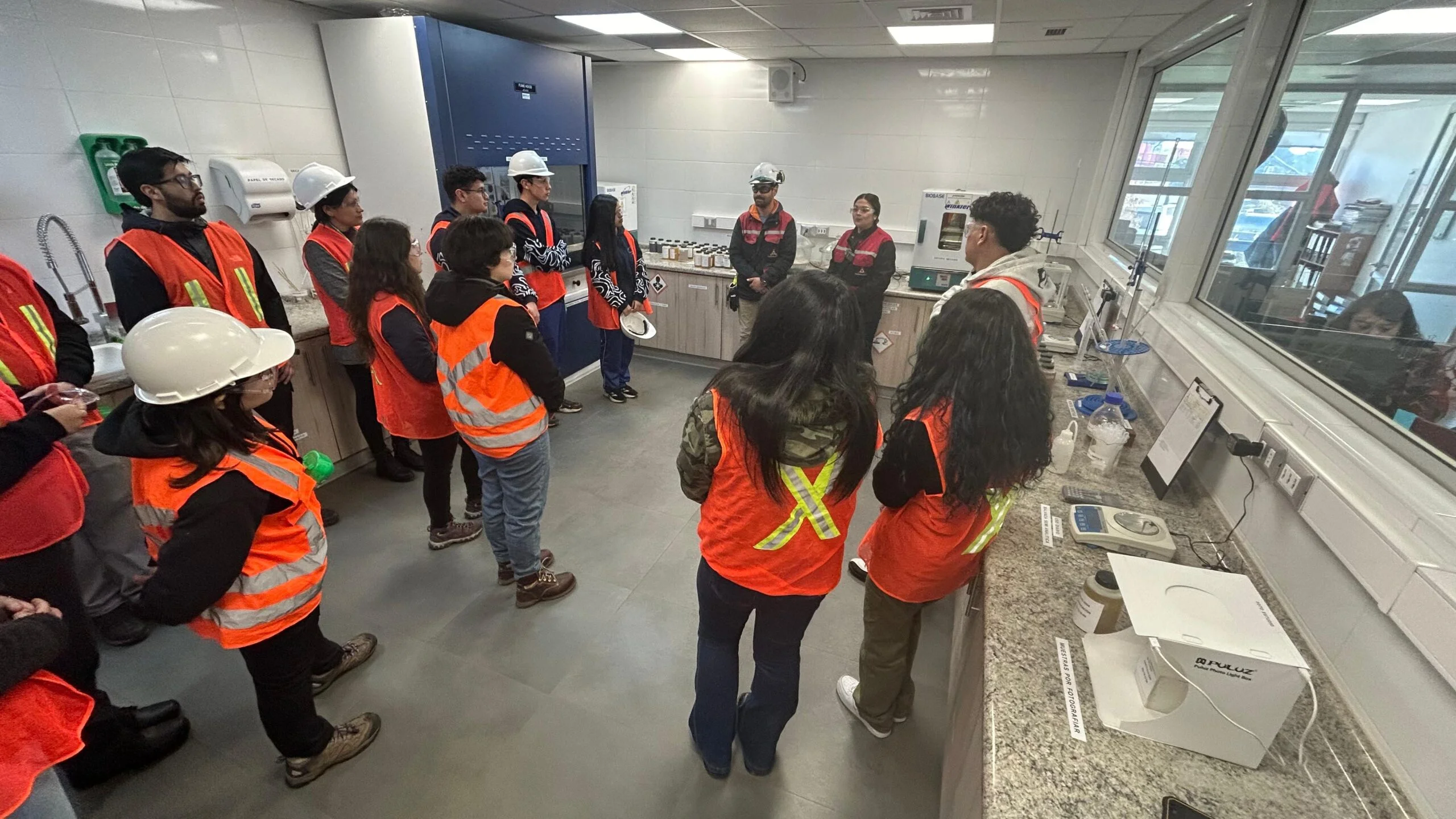 Del laboratorio a la industria: cómo la química abre camino a los jóvenes técnicos profesionales