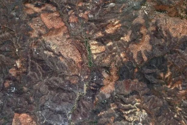 Aztec Minerals perfora 253 gpt de plata y 2,26 gpt de oro (456,6 gpt de AgEq) en 6,08 m en 53 gpt de Ag y 0,41 gpt de Au (89,7 gpt de AgEq) en 50,3 m; Agrega un segundo equipo de perforación dirigido a la posible mineralización de CRD en el Proyecto Tombstone