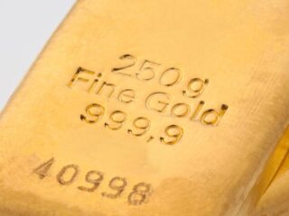 UBS anticipa alza en precio de oro: previsiones optimistas para 2026.