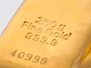 UBS anticipa alza en precio de oro: previsiones optimistas para 2026.