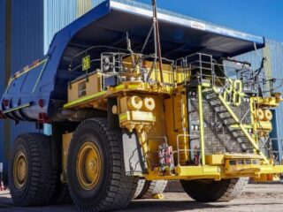 Modernización en Gabriela Mistral: Nuevos camiones autónomos revolucionan la extracción minera